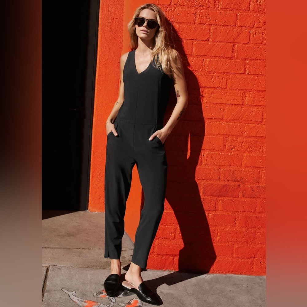 Athleta Brooklyn Utility Jumpsuit Size 6 NWT Black